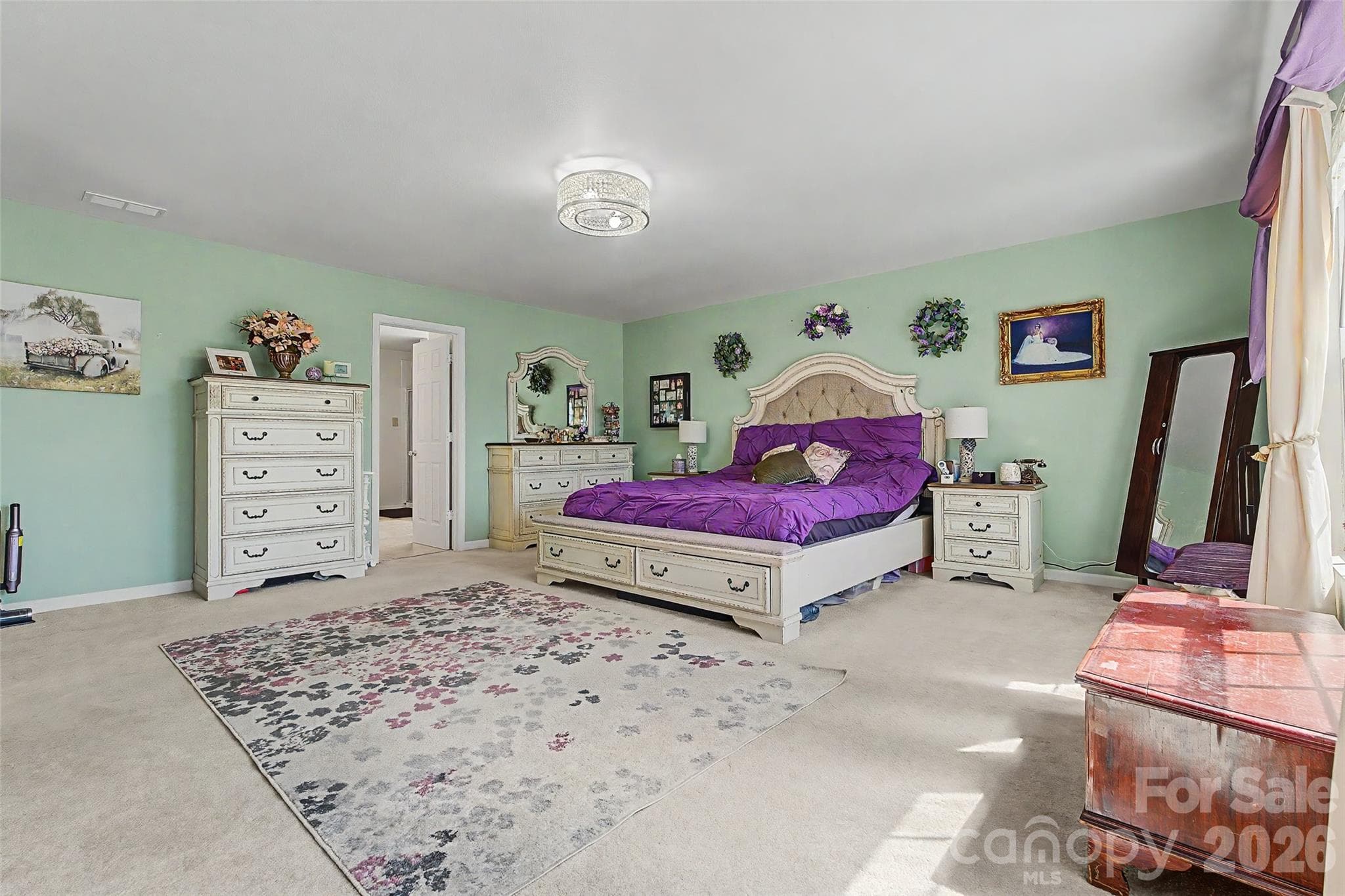 Unbelievable primary suite! - 3248 Pikes Peak Drive, Gastonia