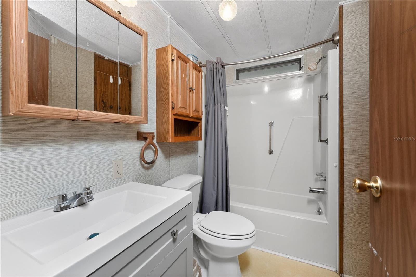 Guest Bath - 1380 SEAGULL DR, ENGLEWOOD