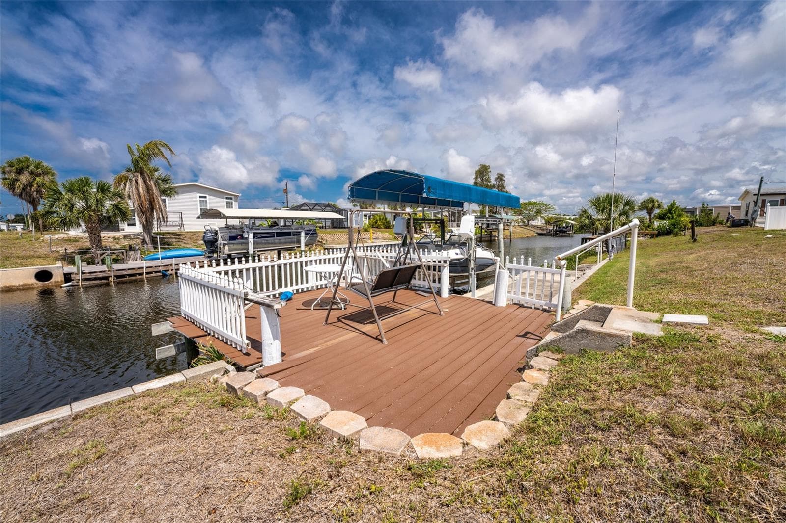 What a pleasant place to sit! - 1380 SEAGULL DR, ENGLEWOOD