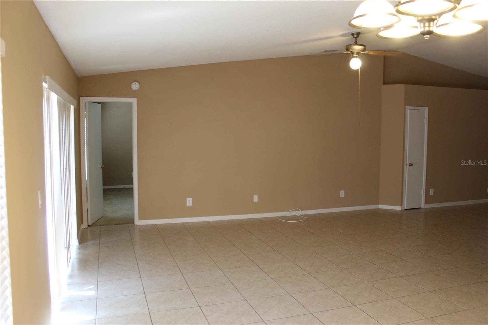 Single Family Residence at 11111 BRAMBLEBRUSH ST, TAMPA, photo 5 of 18