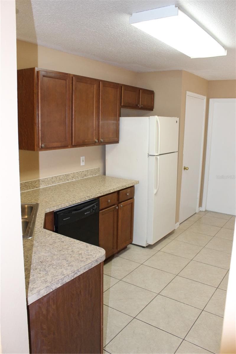 Single Family Residence at 11111 BRAMBLEBRUSH ST, TAMPA, photo 6 of 18