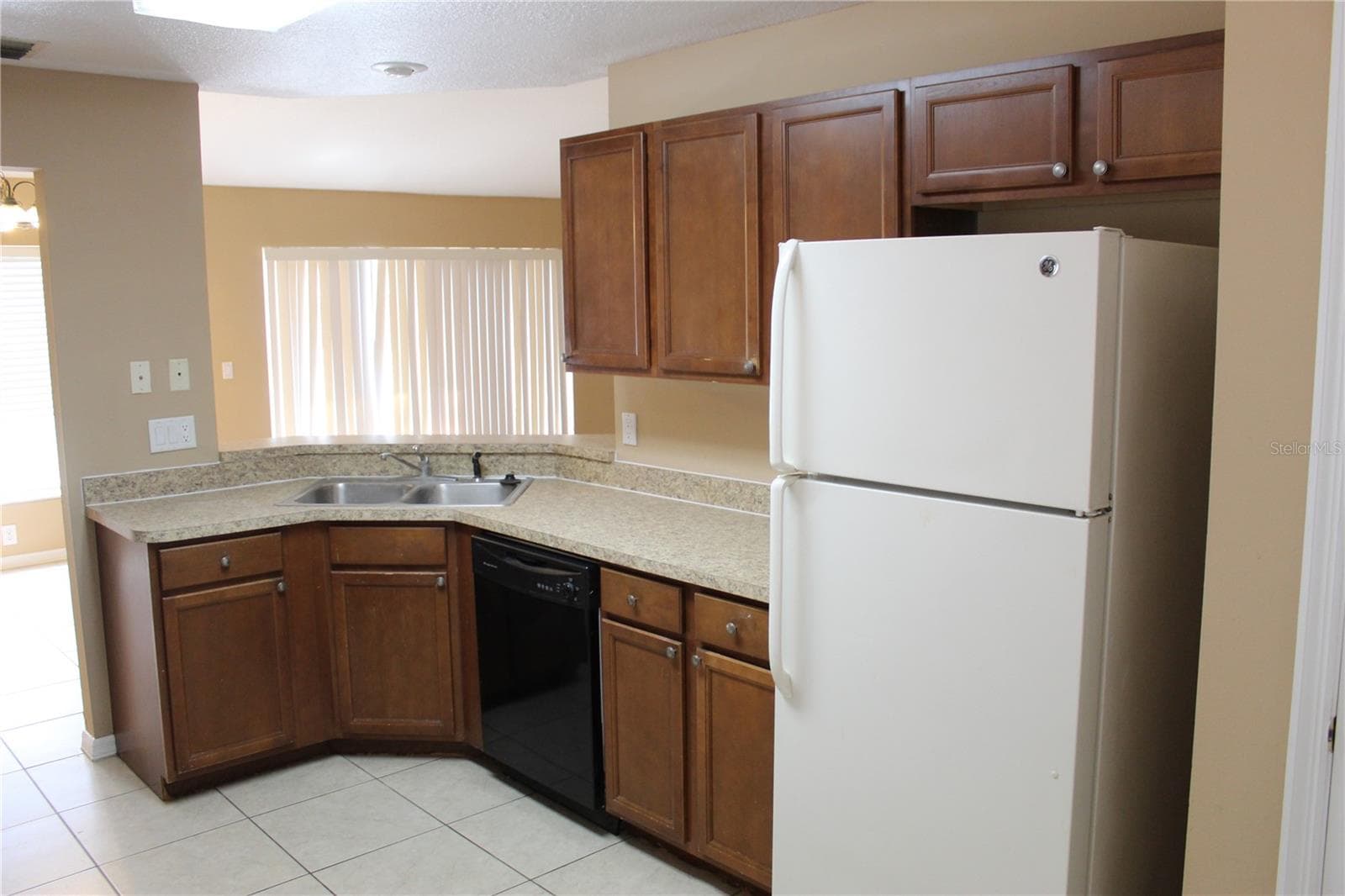 Single Family Residence at 11111 BRAMBLEBRUSH ST, TAMPA, photo 7 of 18