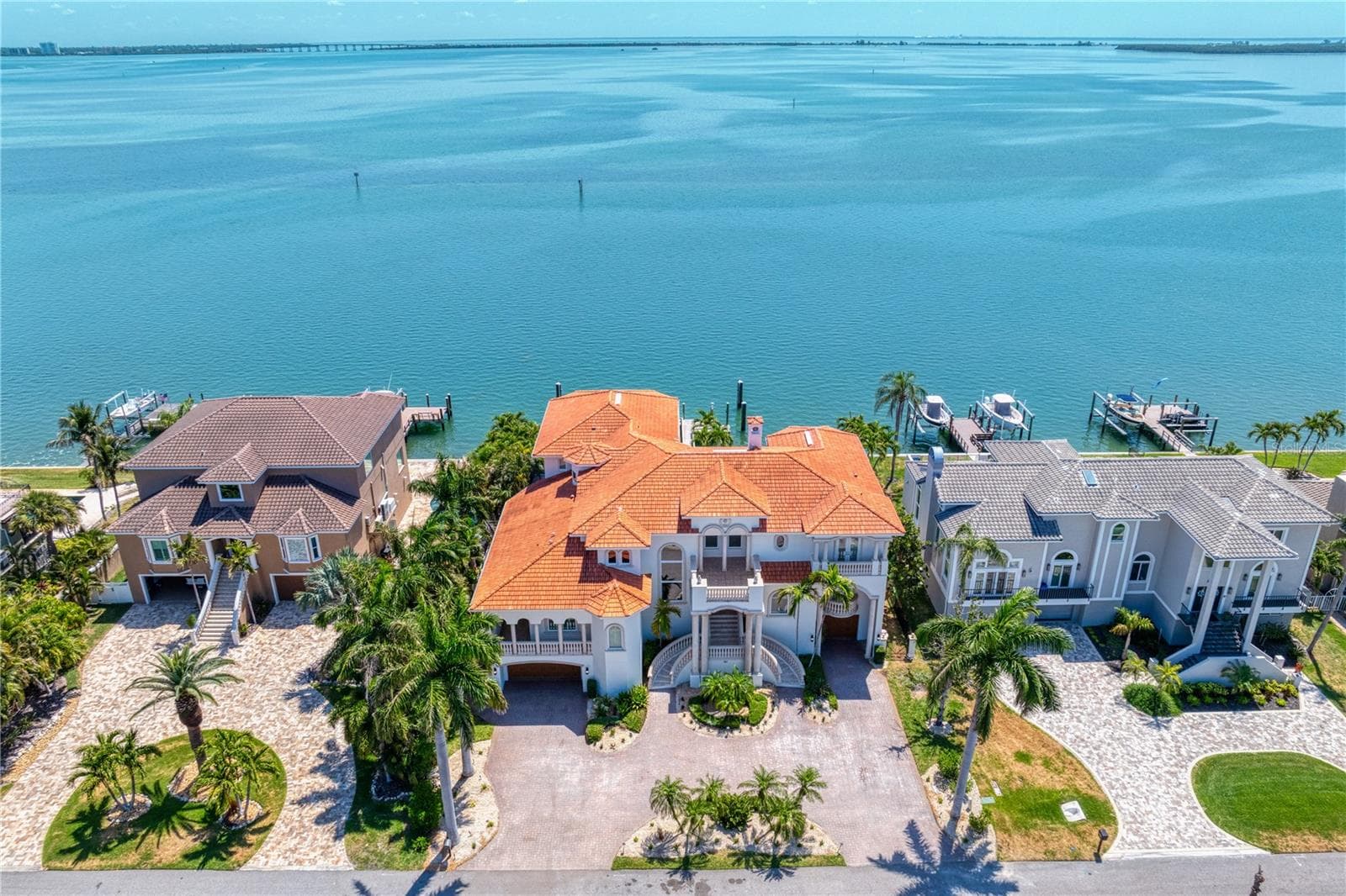 Perfectly positioned on the sparkling waters of Tampa Bay with quick access to the open Gulf. - 611 1ST AVE S, TIERRA VERDE