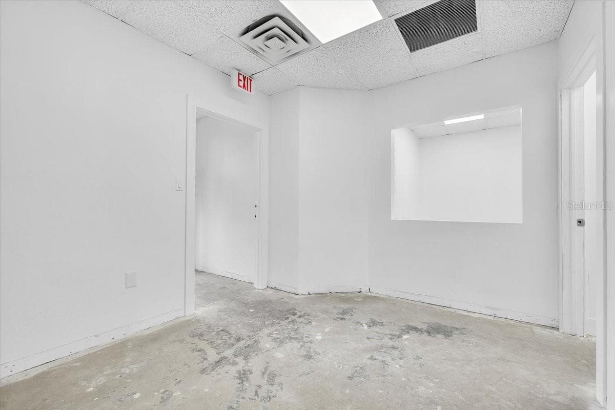 SUITE 102B Waiting Room - 3300 TAMIAMI TRL #2, PORT CHARLOTTE
