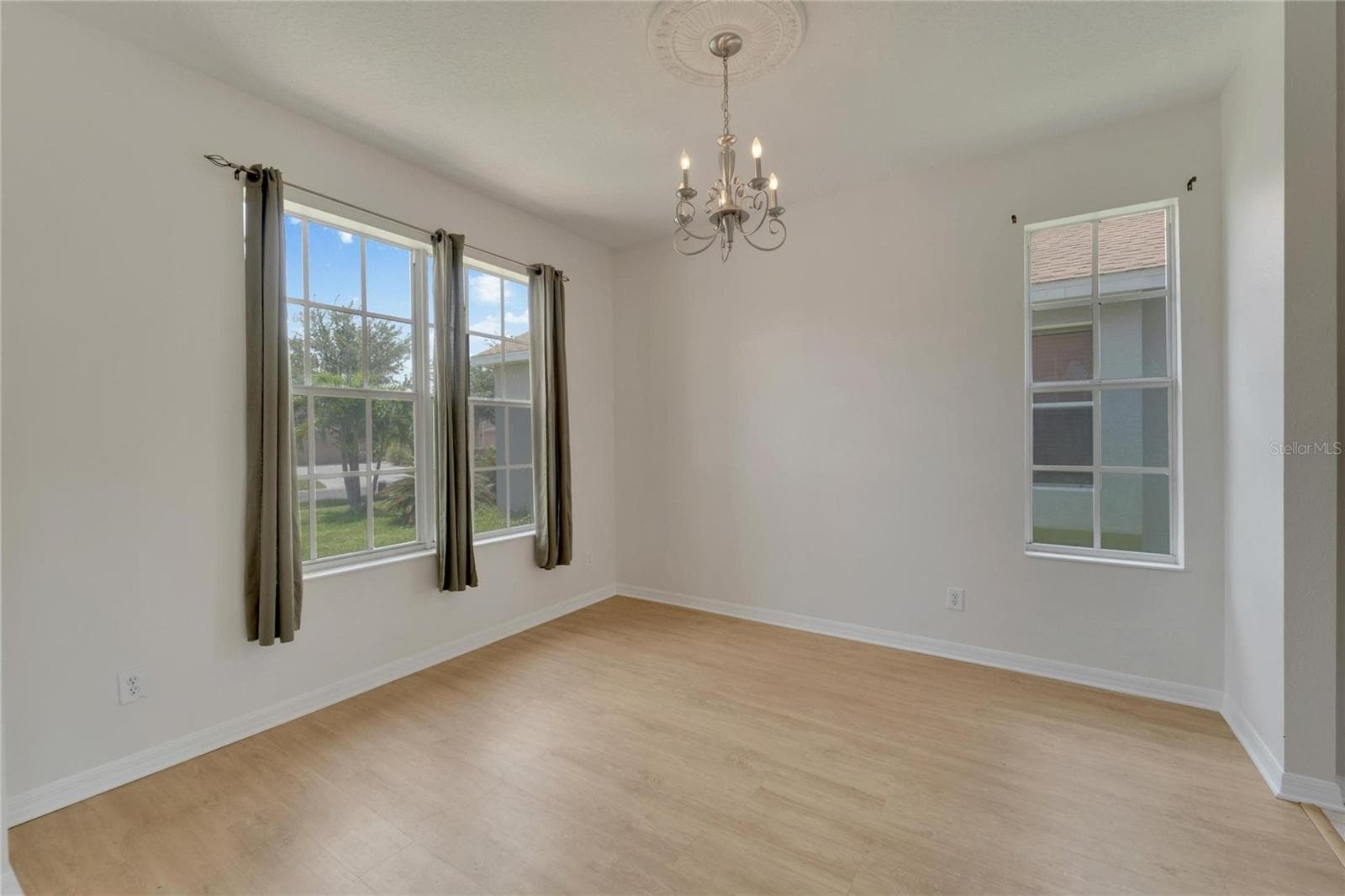 Single Family Residence at 411 DURHAM SHORE CT, APOLLO BEACH, photo 13 of 67