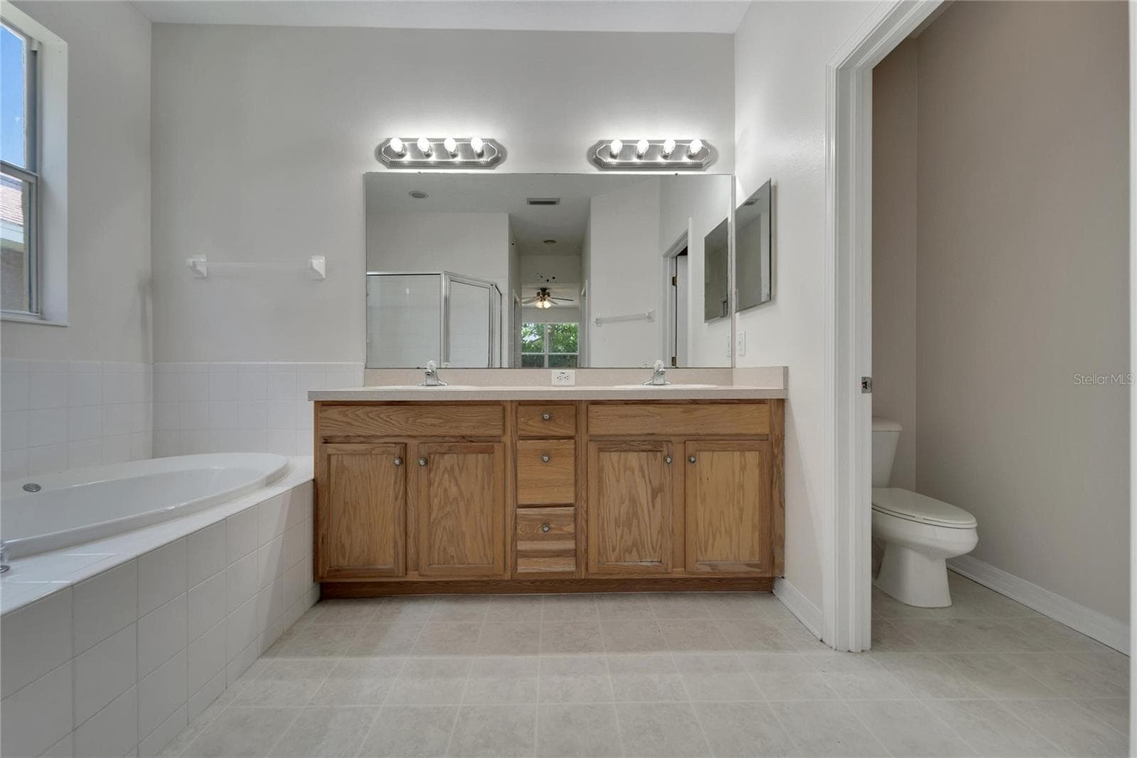 Single Family Residence at 411 DURHAM SHORE CT, APOLLO BEACH, photo 37 of 67