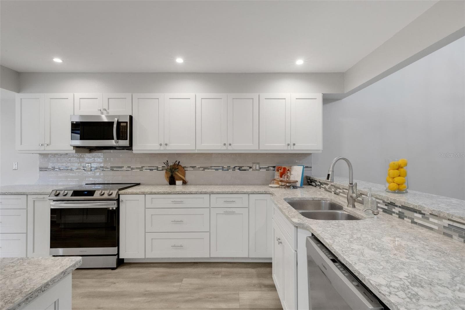Villa at 4418 LA JOLLA DR, BRADENTON, photo 8 of 70