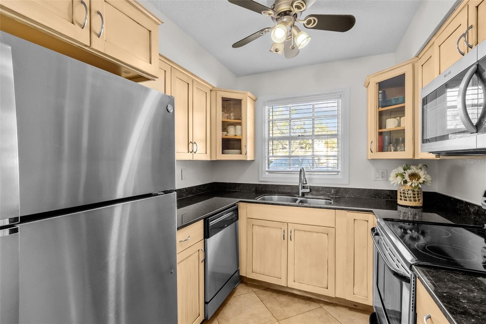 Townhouse at 5026 COQUINA KEY DR SE #5026, ST PETERSBURG, photo 13 of 33