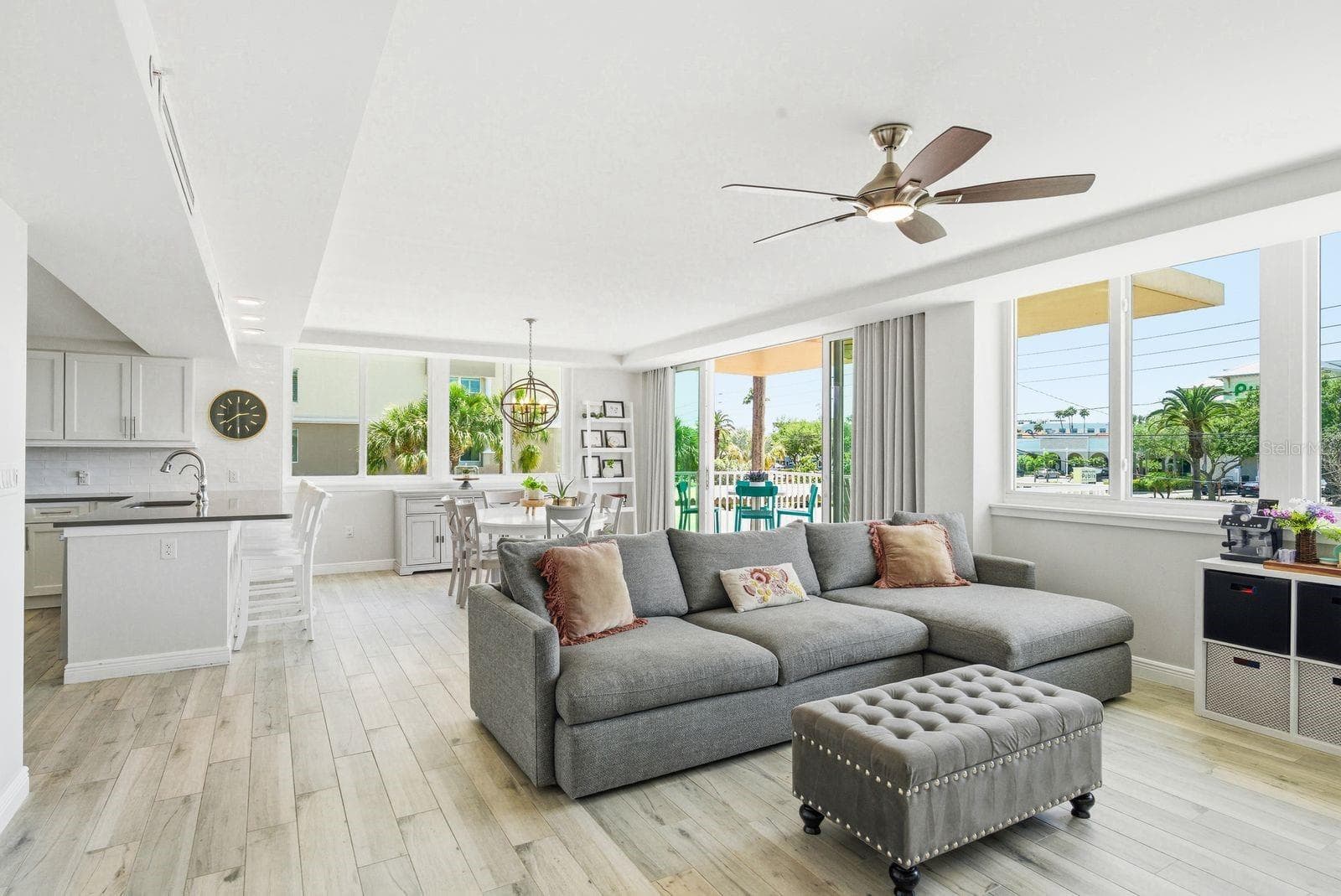 Expansive walls of windows allows natural light to stream in all rooms! - 223 ISLAND WAY #2D, CLEARWATER BEACH