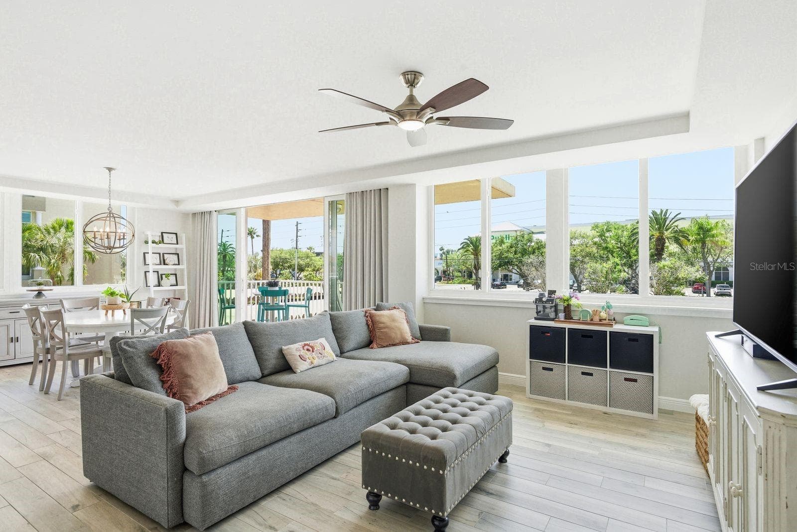 Spacious family room! - 223 ISLAND WAY #2D, CLEARWATER BEACH