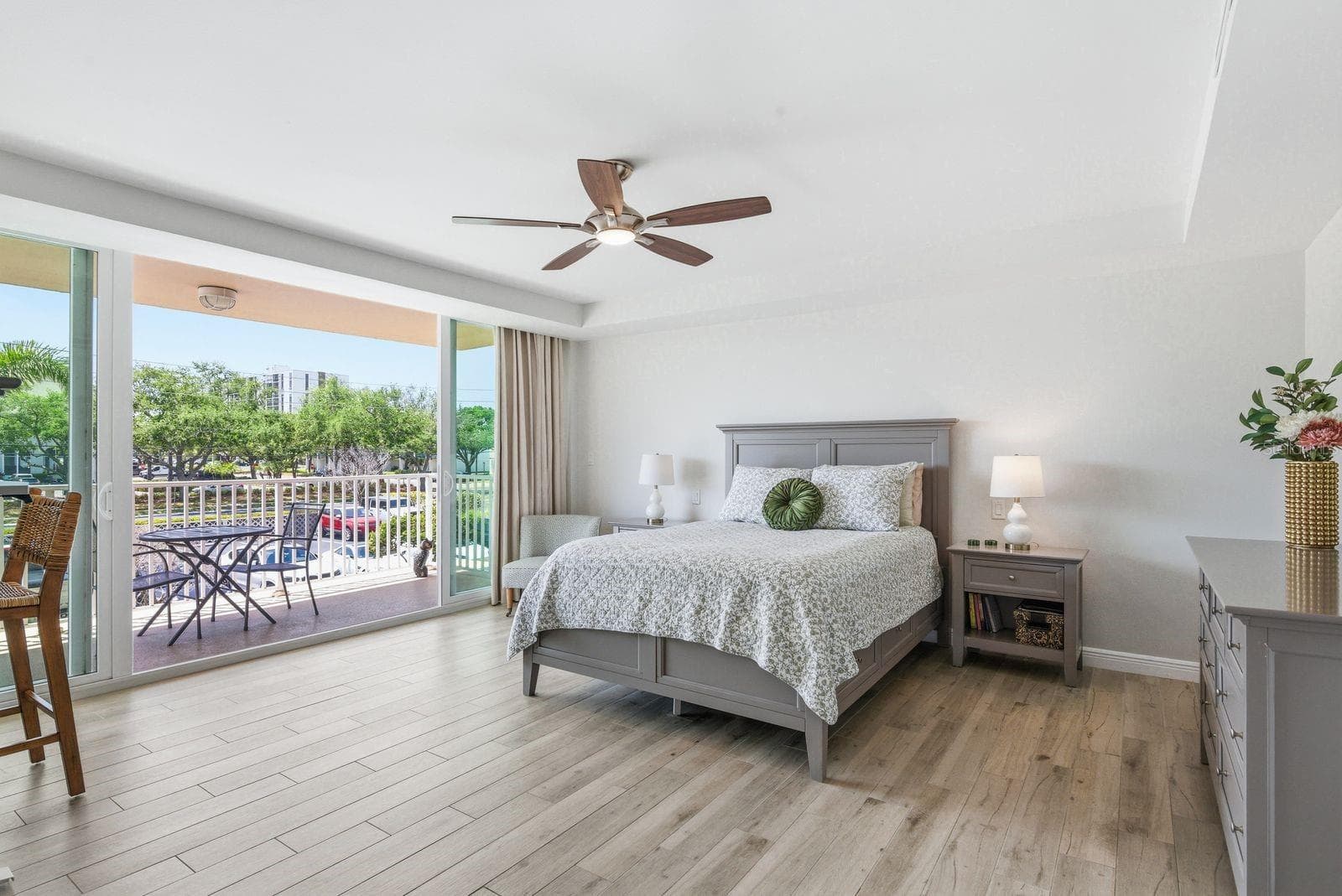 Oversized primary bedroom with access to the second balcony. - 223 ISLAND WAY #2D, CLEARWATER BEACH
