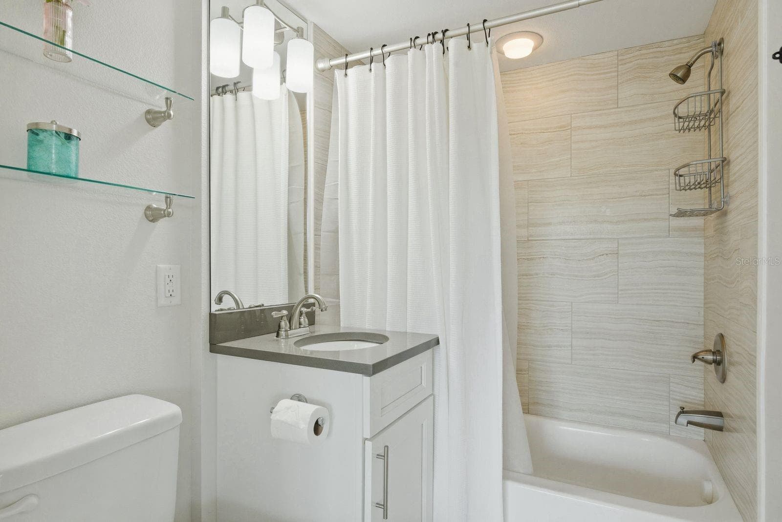 Secondary bathroom. - 223 ISLAND WAY #2D, CLEARWATER BEACH