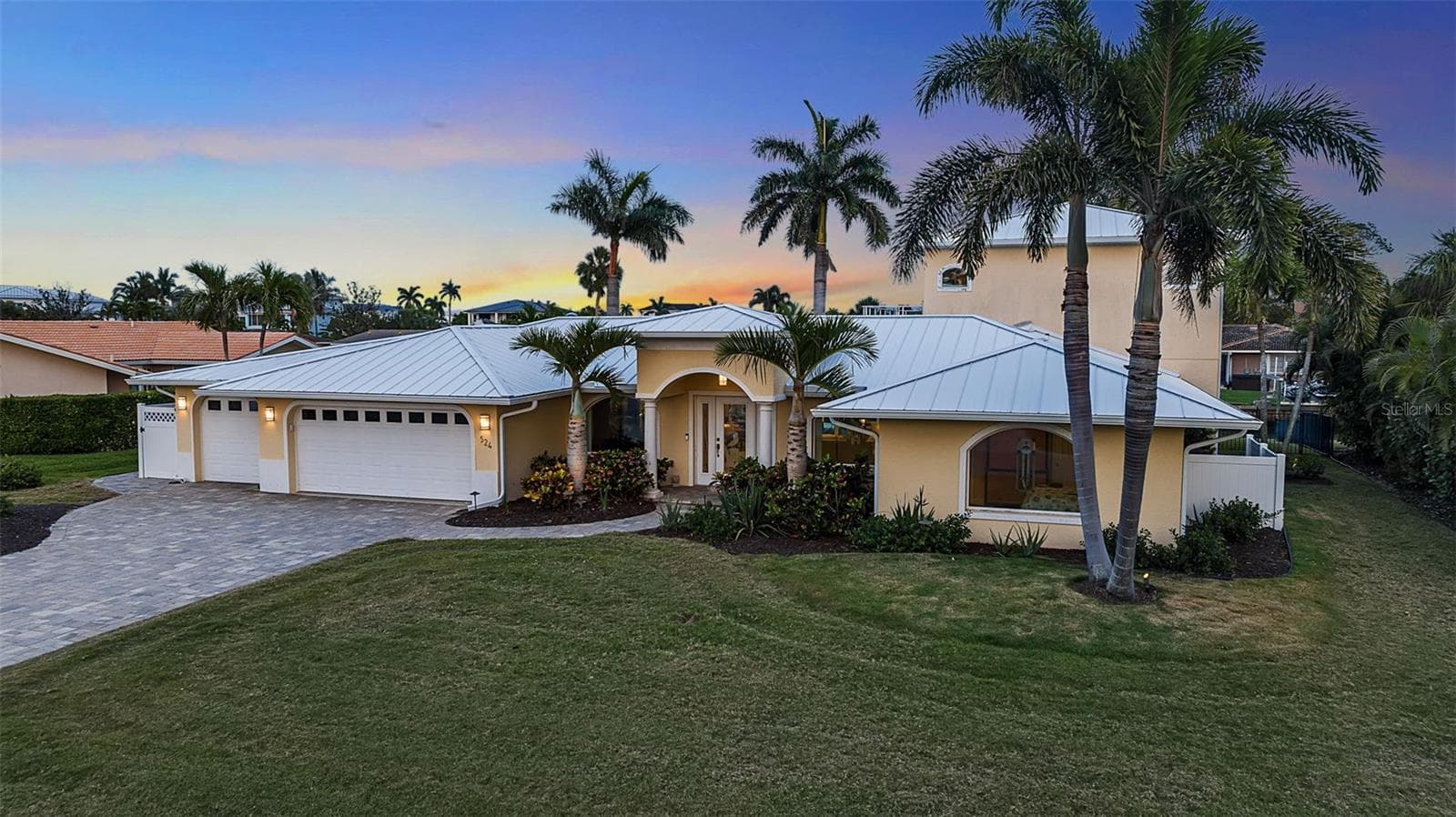 Single Family Residence at 524 HORNBLOWER LN, LONGBOAT KEY, photo 2 of 59