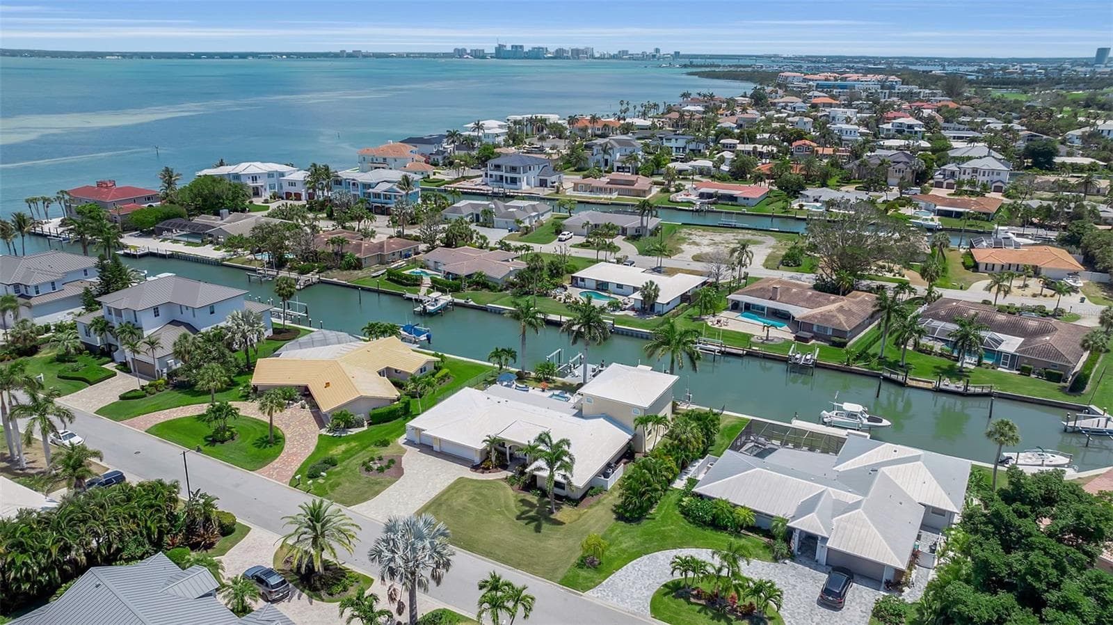Single Family Residence at 524 HORNBLOWER LN, LONGBOAT KEY, photo 5 of 59