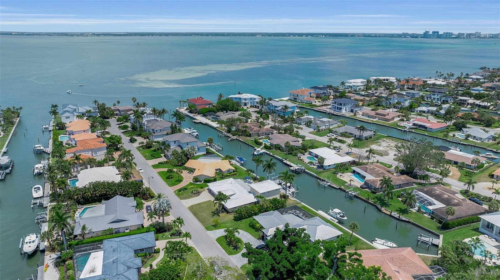 Single Family Residence at 524 HORNBLOWER LN, LONGBOAT KEY, photo 8 of 59