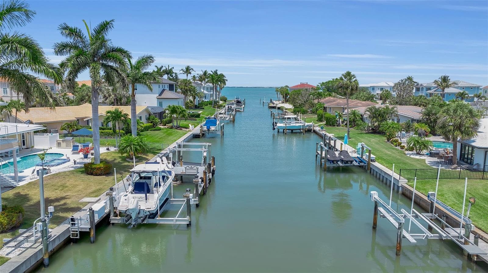 Single Family Residence at 524 HORNBLOWER LN, LONGBOAT KEY, photo 10 of 59