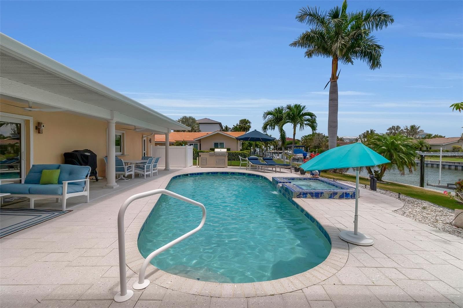 Single Family Residence at 524 HORNBLOWER LN, LONGBOAT KEY, photo 11 of 59
