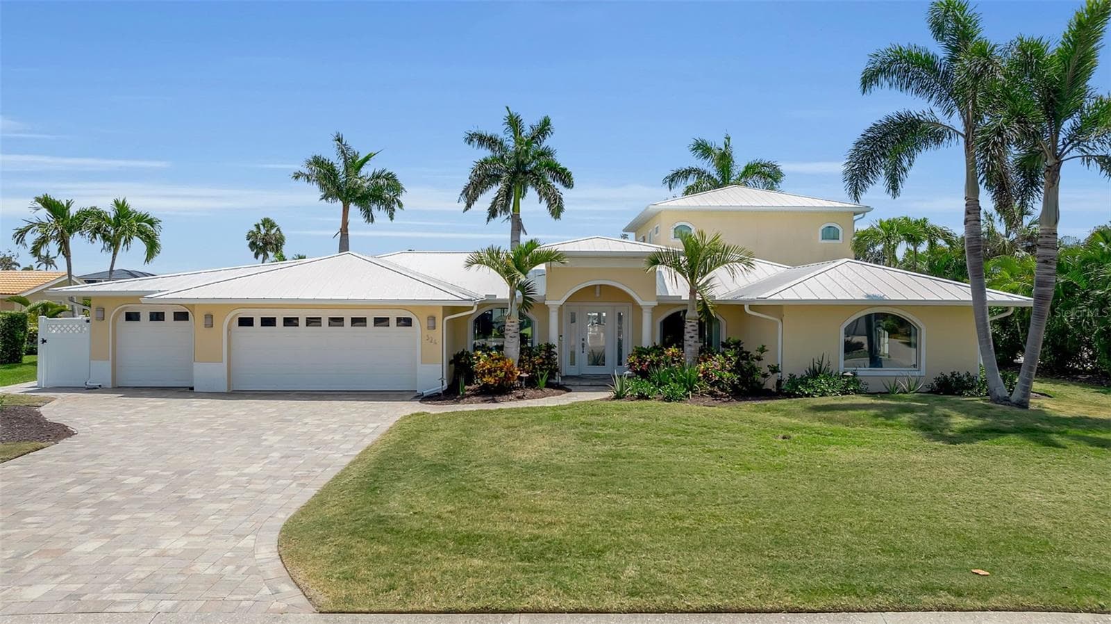 Single Family Residence at 524 HORNBLOWER LN, LONGBOAT KEY, photo 12 of 59