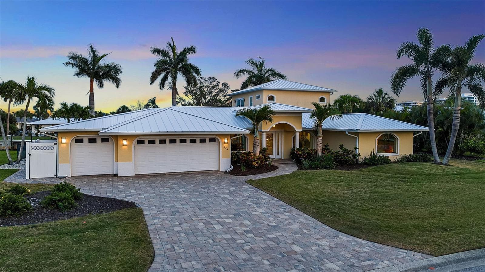 Single Family Residence at 524 HORNBLOWER LN, LONGBOAT KEY, photo 13 of 59