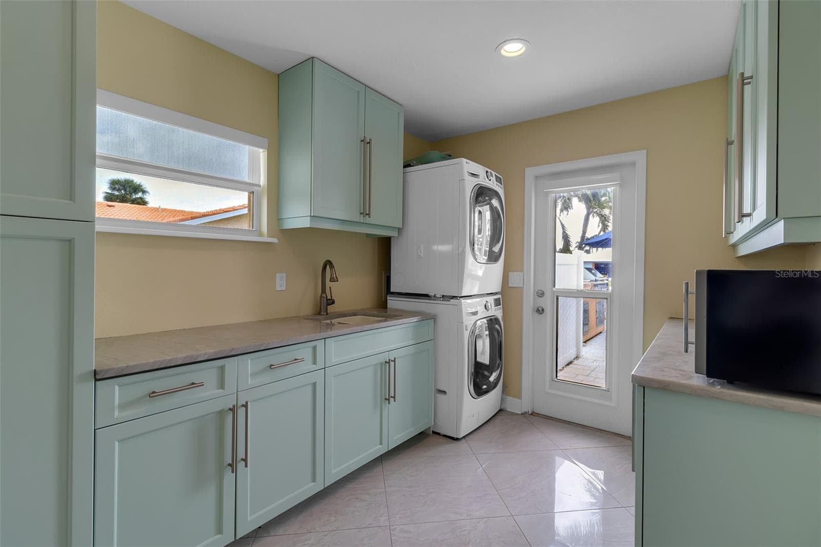 Single Family Residence at 524 HORNBLOWER LN, LONGBOAT KEY, photo 26 of 59