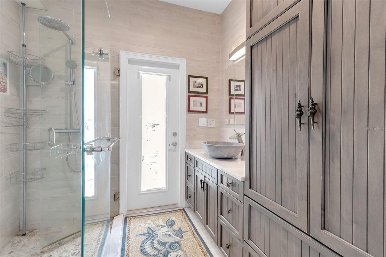 Game room and pool bath - 524 HORNBLOWER LN, LONGBOAT KEY
