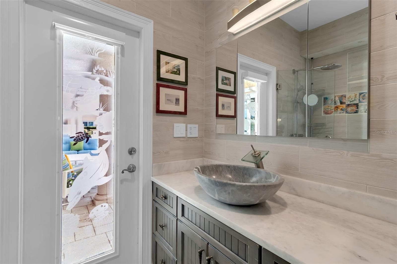 Game room and pool bath - 524 HORNBLOWER LN, LONGBOAT KEY