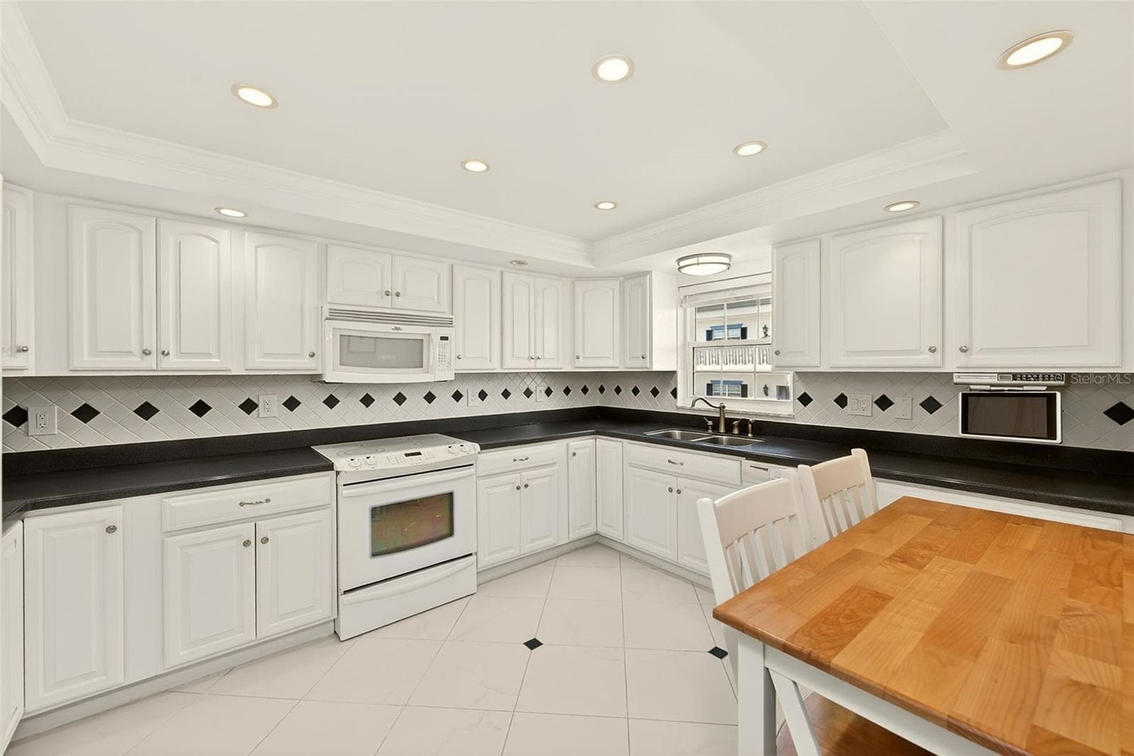 Condominium at 131 BLUFF VIEW DR #401, BELLEAIR BLUFFS, photo 13 of 53