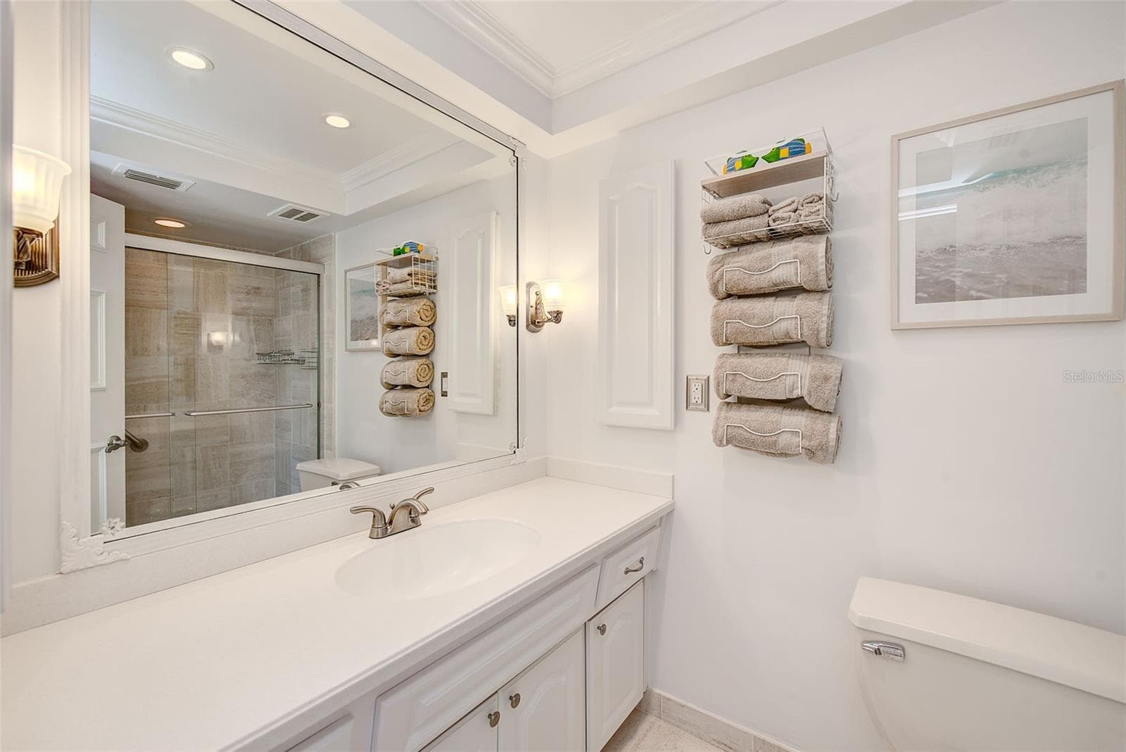 Guest Bathroom - 131 BLUFF VIEW DR #401, BELLEAIR BLUFFS