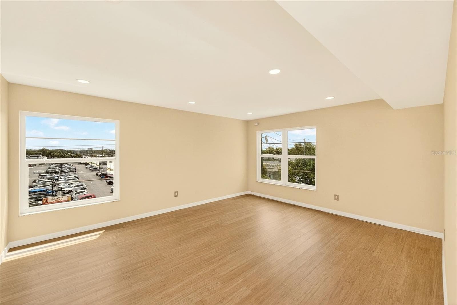 Guest bedroom - 131 BLUFF VIEW DR #401, BELLEAIR BLUFFS