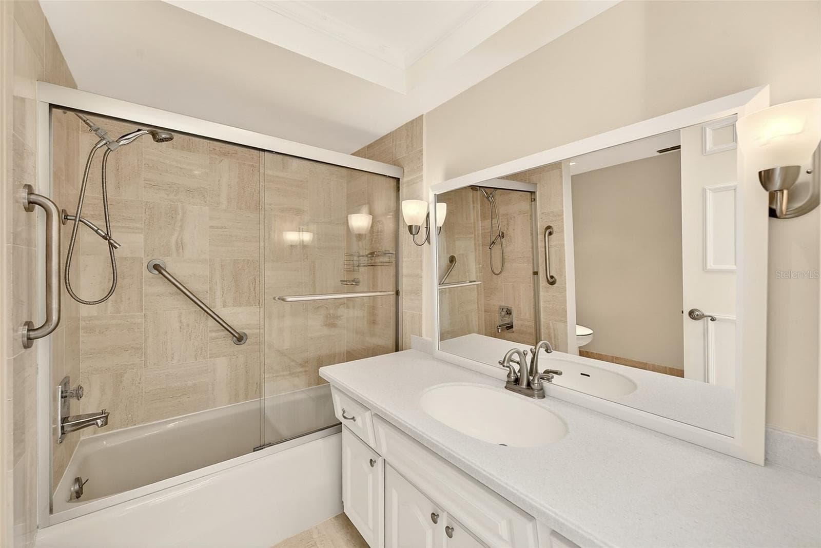 Guest Bathroom - 131 BLUFF VIEW DR #401, BELLEAIR BLUFFS