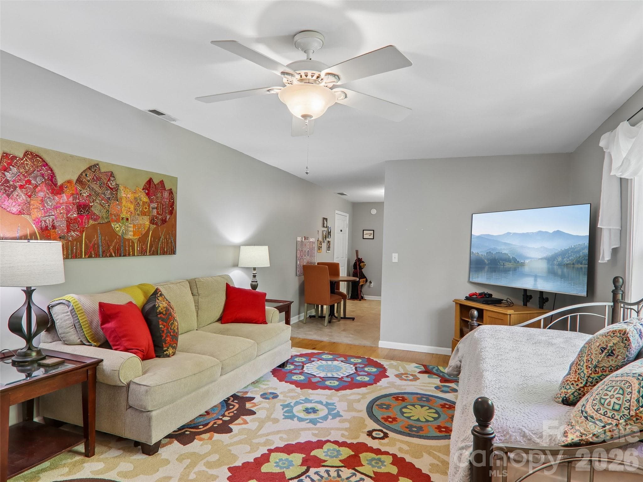 Basement apartment den - Pisgah Forest