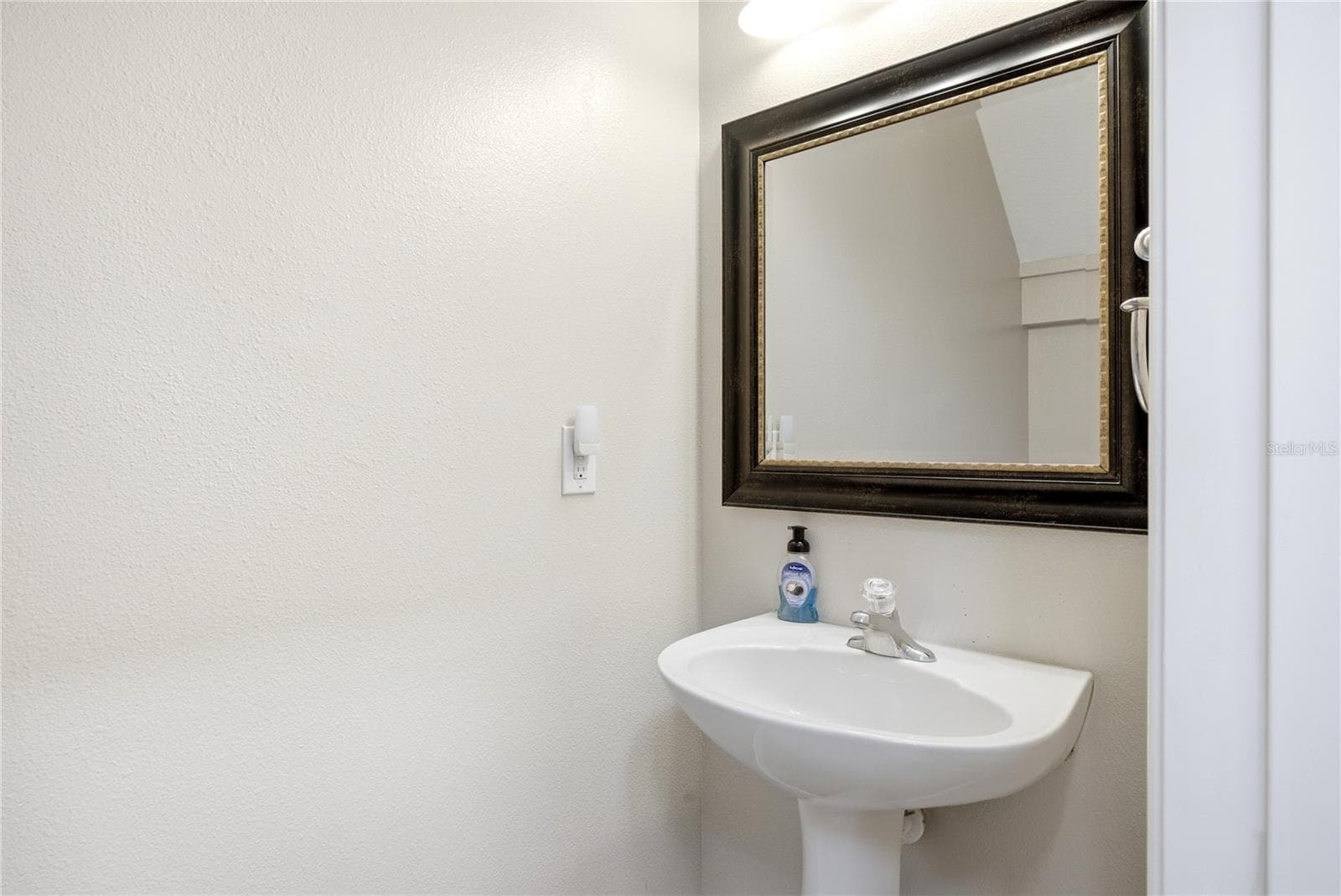 Townhouse at 1033 BLACKWATER DR, WESLEY CHAPEL, photo 15 of 55