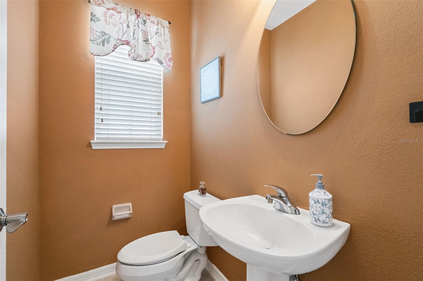 Half bathroom - 206 NORFOLK PL, CELEBRATION
