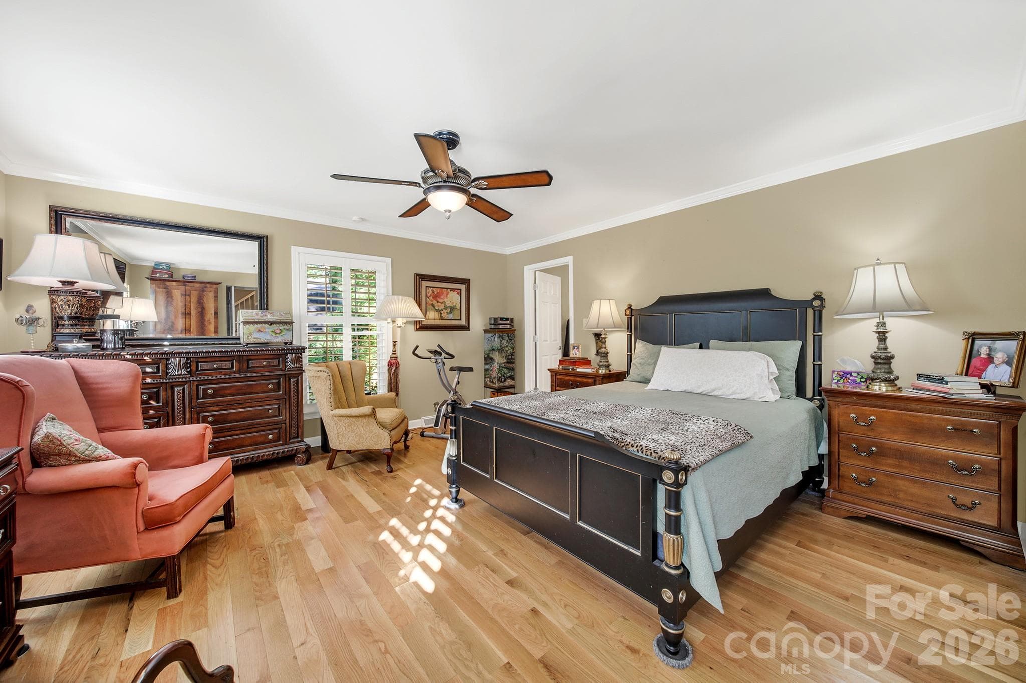 Single Family Residence at 537 Briarwood Road, Lancaster, photo 4 of 48