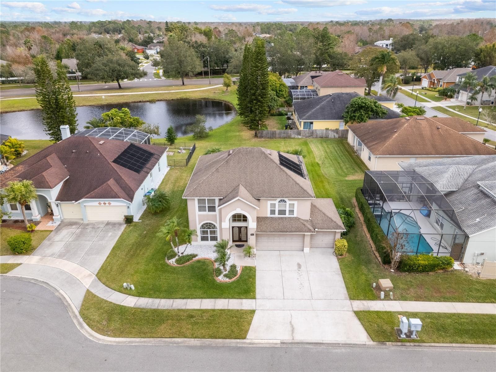 Single Family Residence at 617 LAKESCAPE CT, ORLANDO, photo 2 of 42
