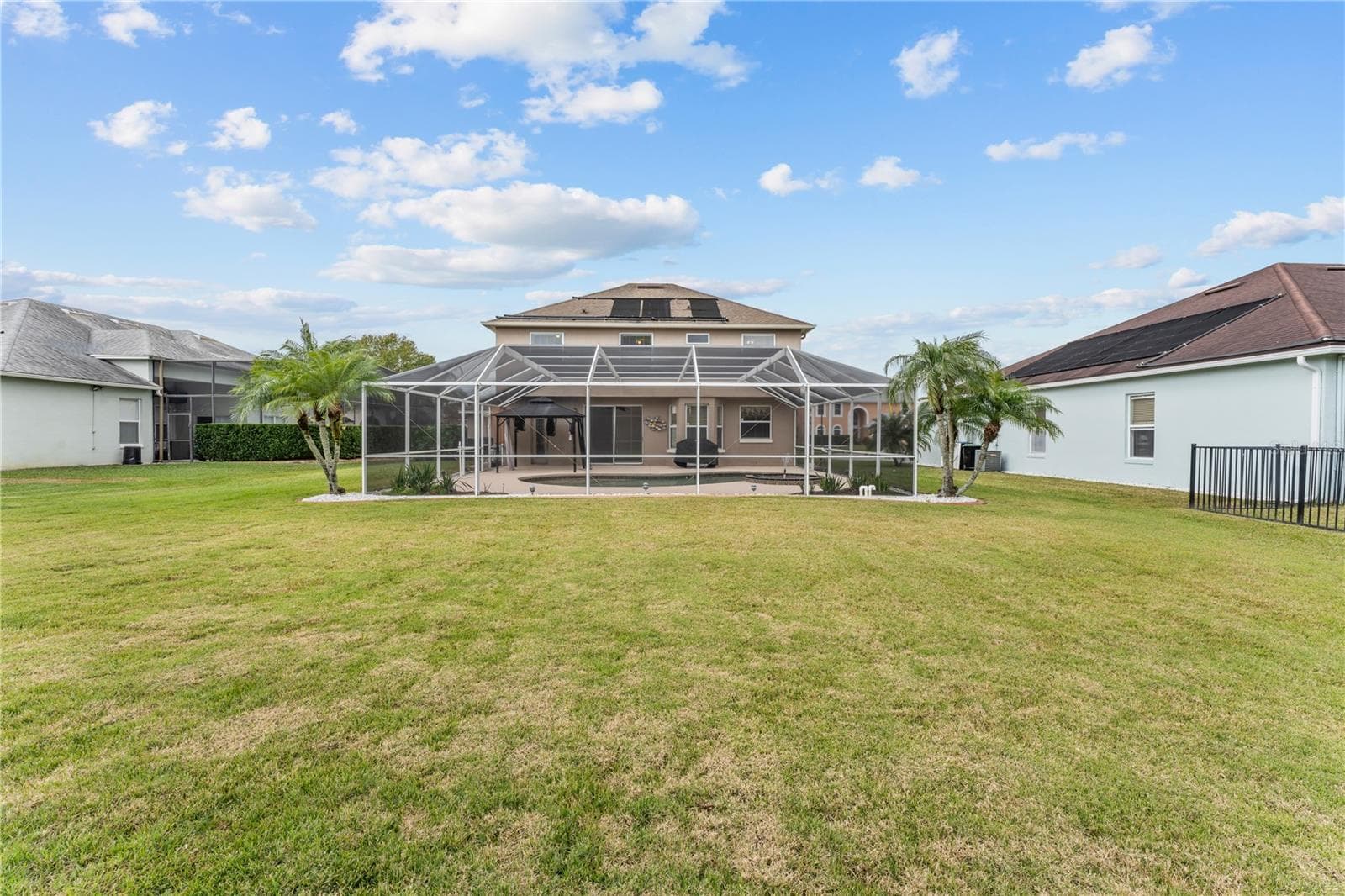 Single Family Residence at 617 LAKESCAPE CT, ORLANDO, photo 3 of 42