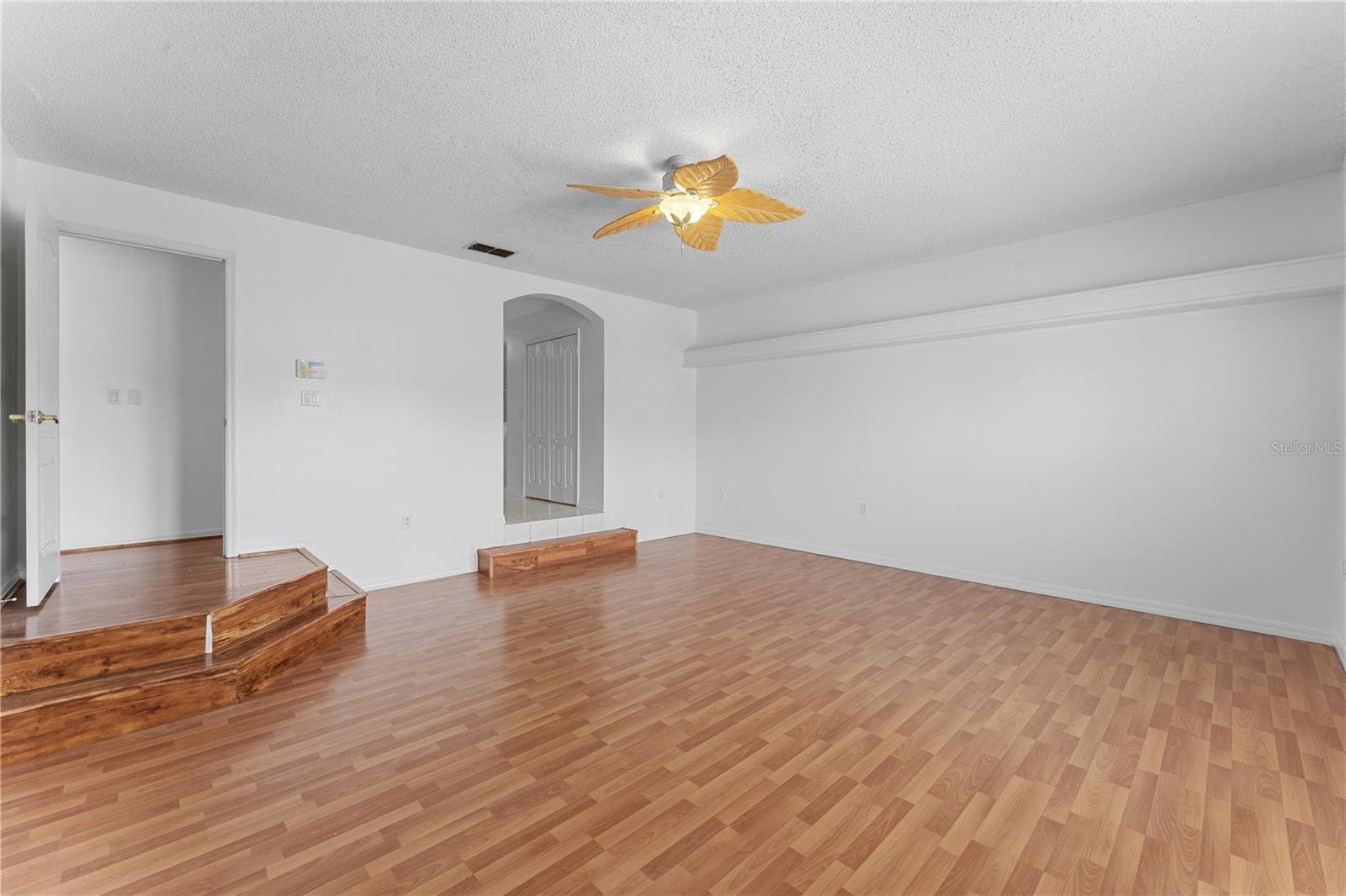 Single Family Residence at 617 LAKESCAPE CT, ORLANDO, photo 19 of 42