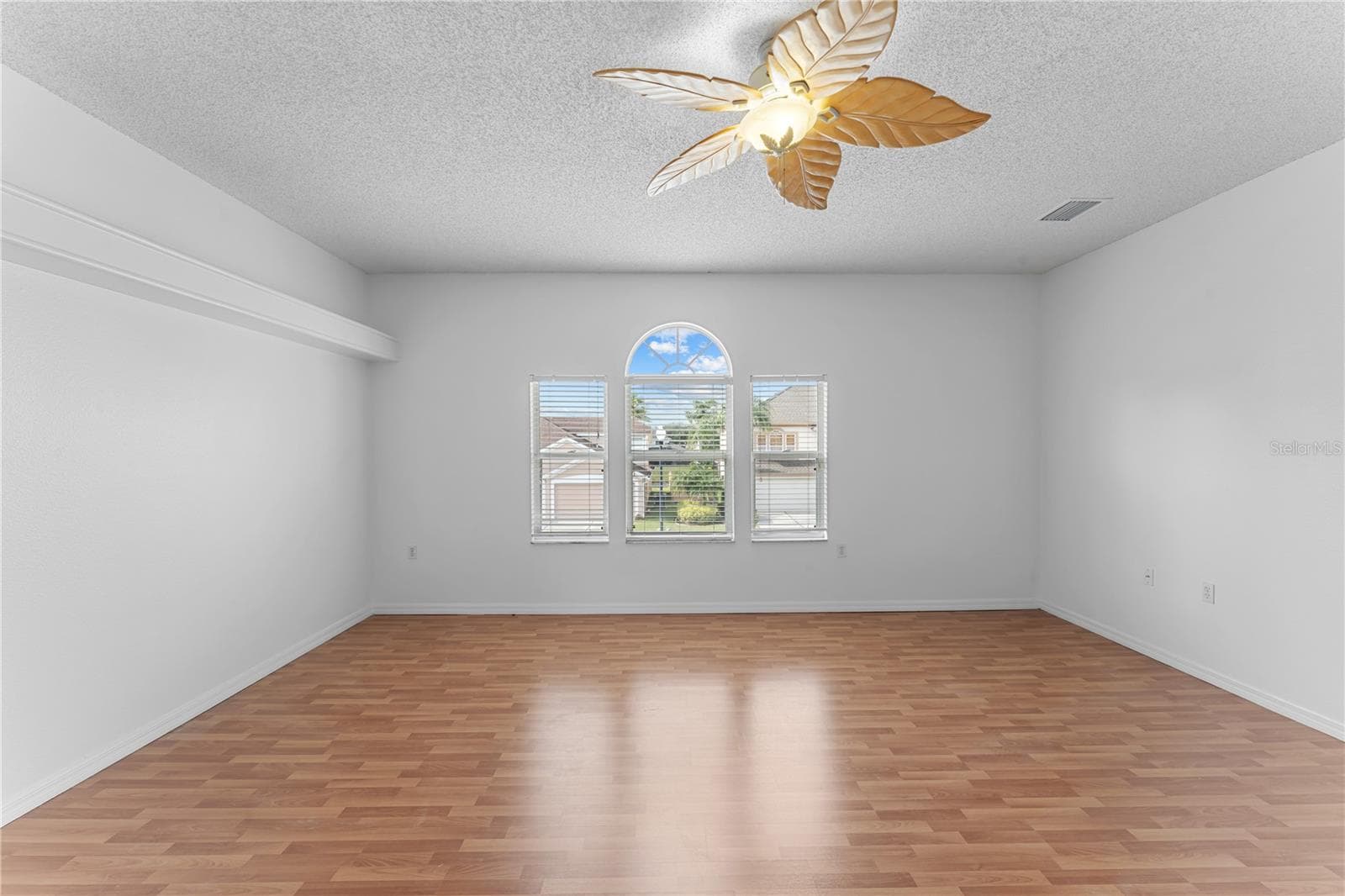 Single Family Residence at 617 LAKESCAPE CT, ORLANDO, photo 23 of 42