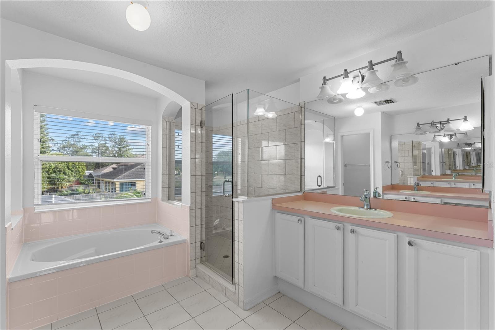 Single Family Residence at 617 LAKESCAPE CT, ORLANDO, photo 25 of 42
