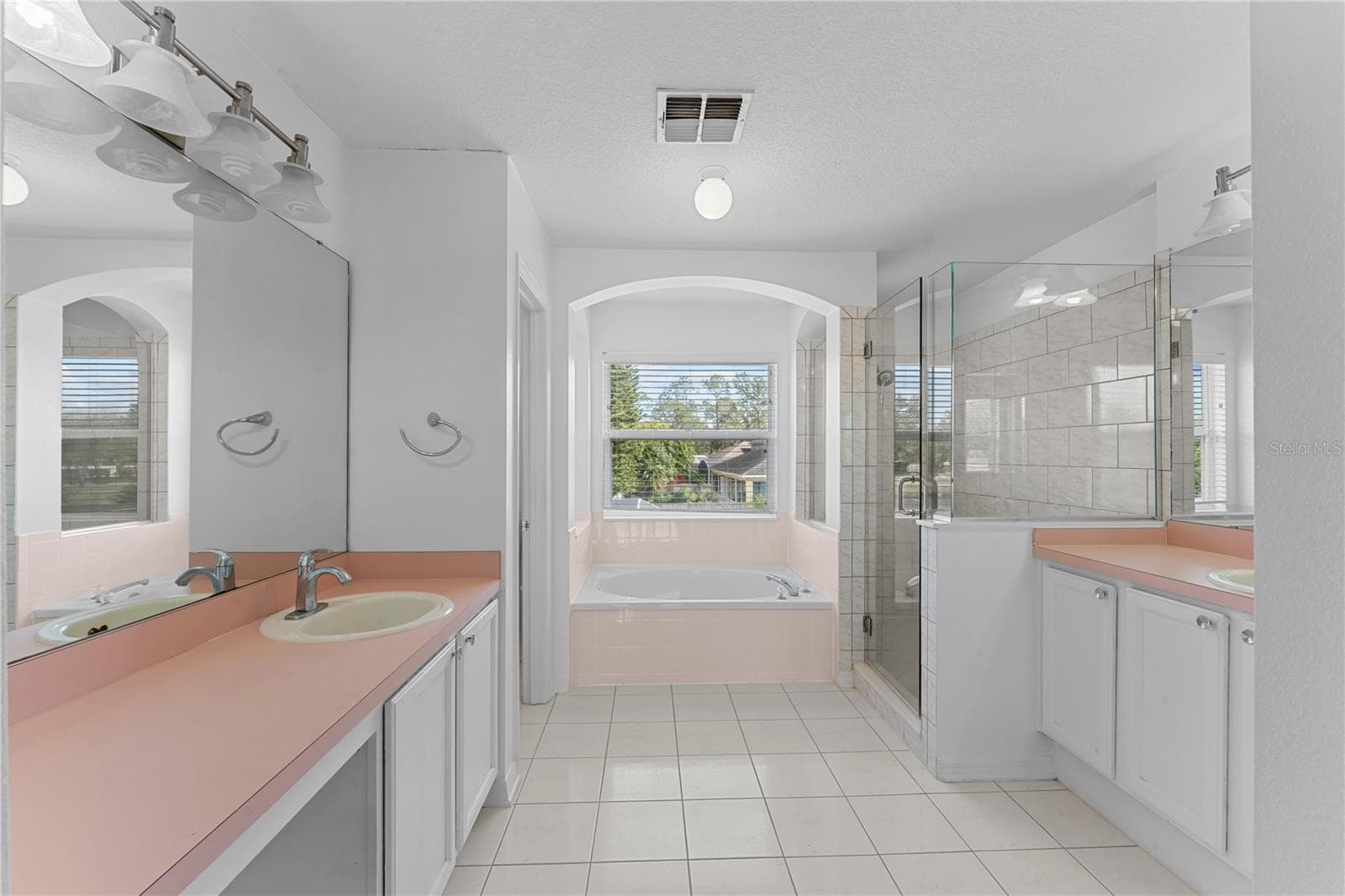 Single Family Residence at 617 LAKESCAPE CT, ORLANDO, photo 26 of 42
