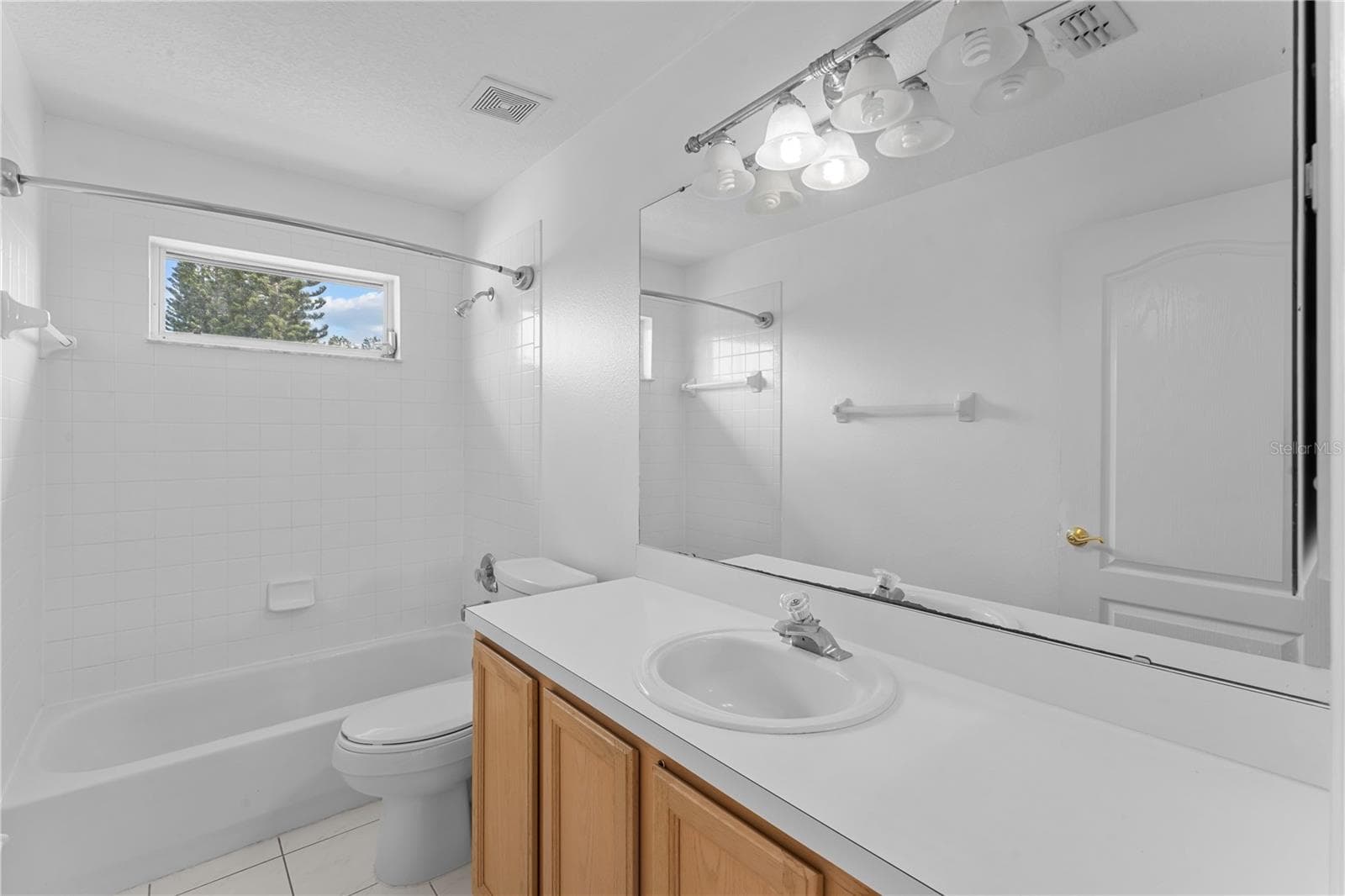 Single Family Residence at 617 LAKESCAPE CT, ORLANDO, photo 30 of 42