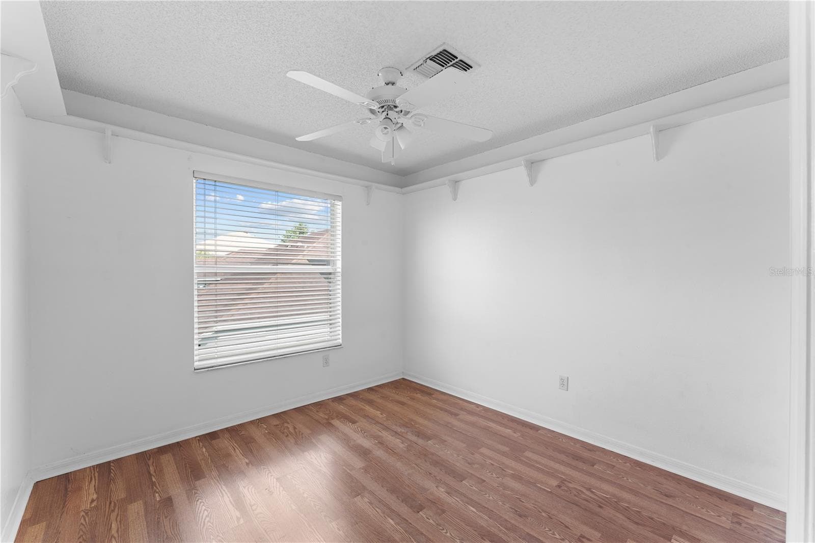 Single Family Residence at 617 LAKESCAPE CT, ORLANDO, photo 31 of 42