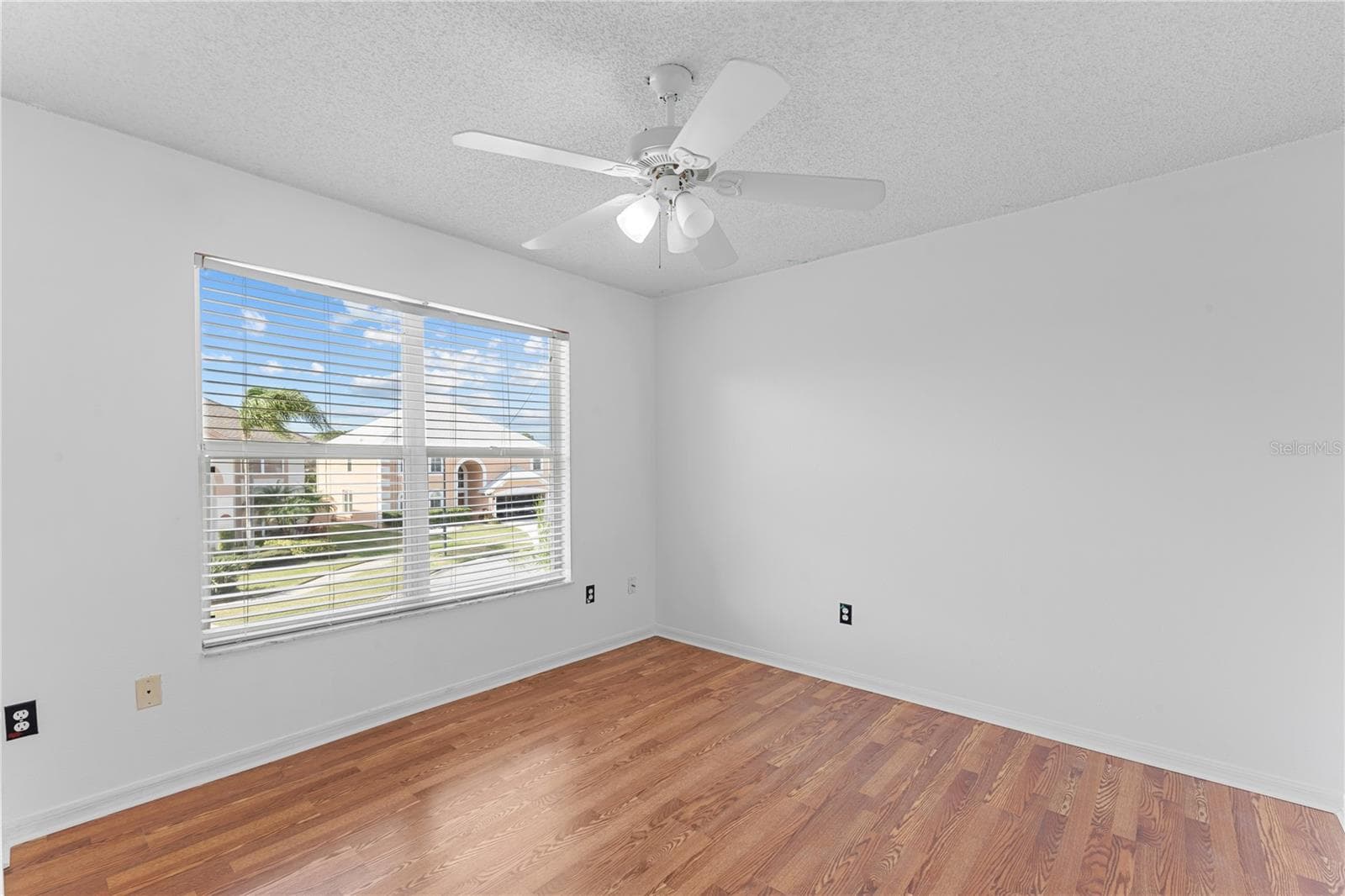 Single Family Residence at 617 LAKESCAPE CT, ORLANDO, photo 33 of 42