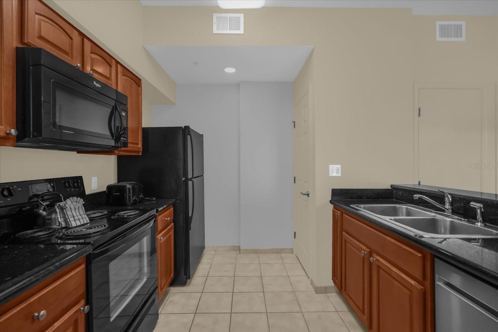 Condo - Hotel at 8101 RESORT VILLAGE DR #31202, ORLANDO, photo 8 of 35