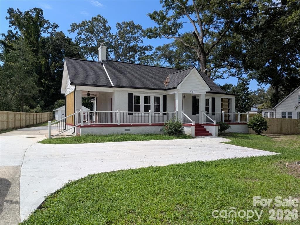 Convenient turn around space in front or room for parking two cars. Additional parking on driveway and in the back of the house. - 933 W Warren Street, Shelby