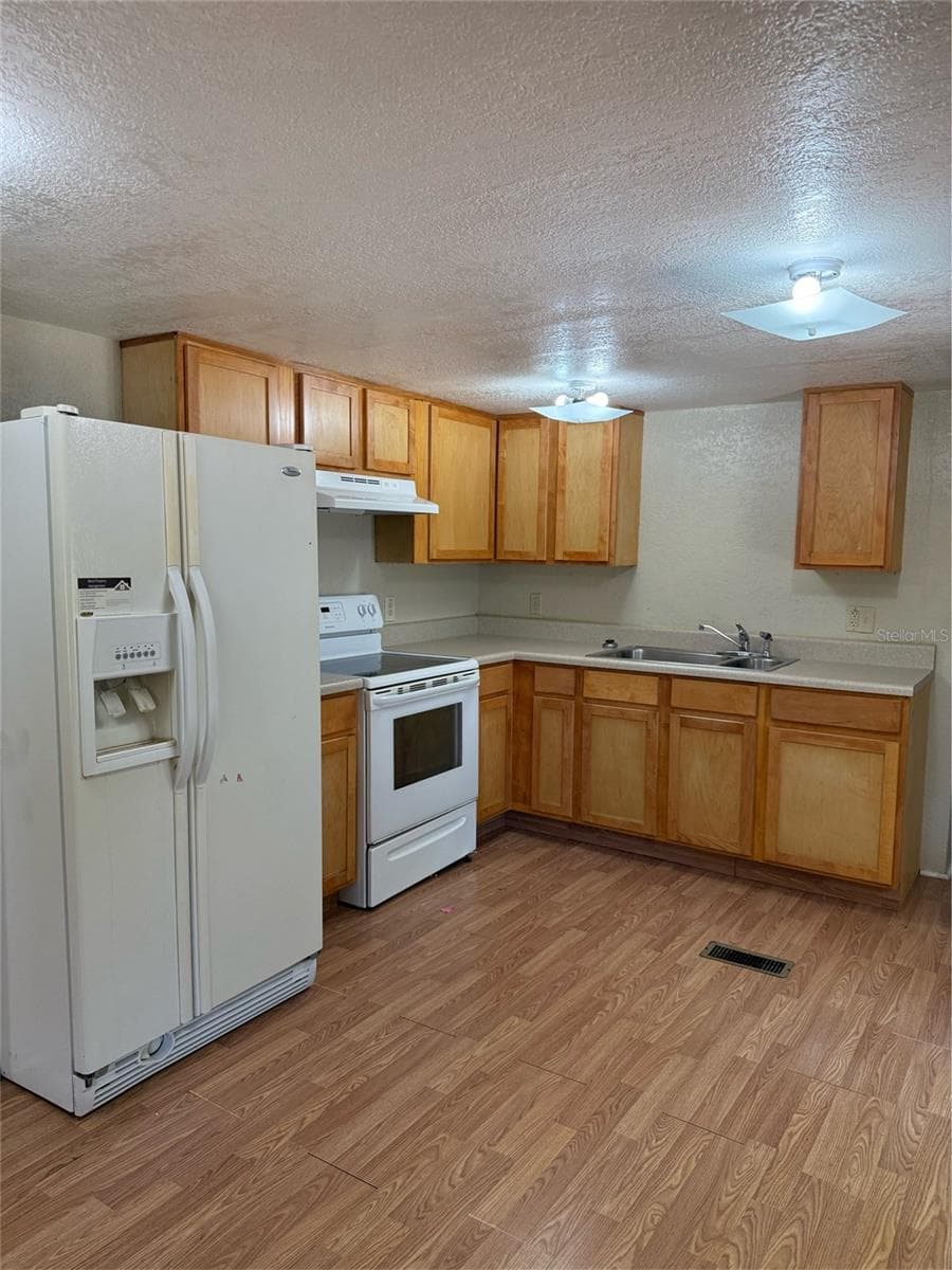 Mobile Home at 2107 HIALEAH AVE, LEESBURG, photo 9 of 23