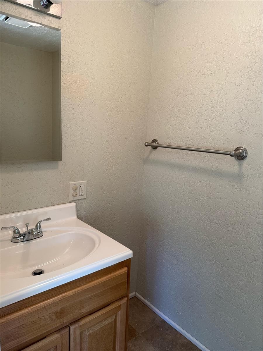 Mobile Home at 2107 HIALEAH AVE, LEESBURG, photo 12 of 23