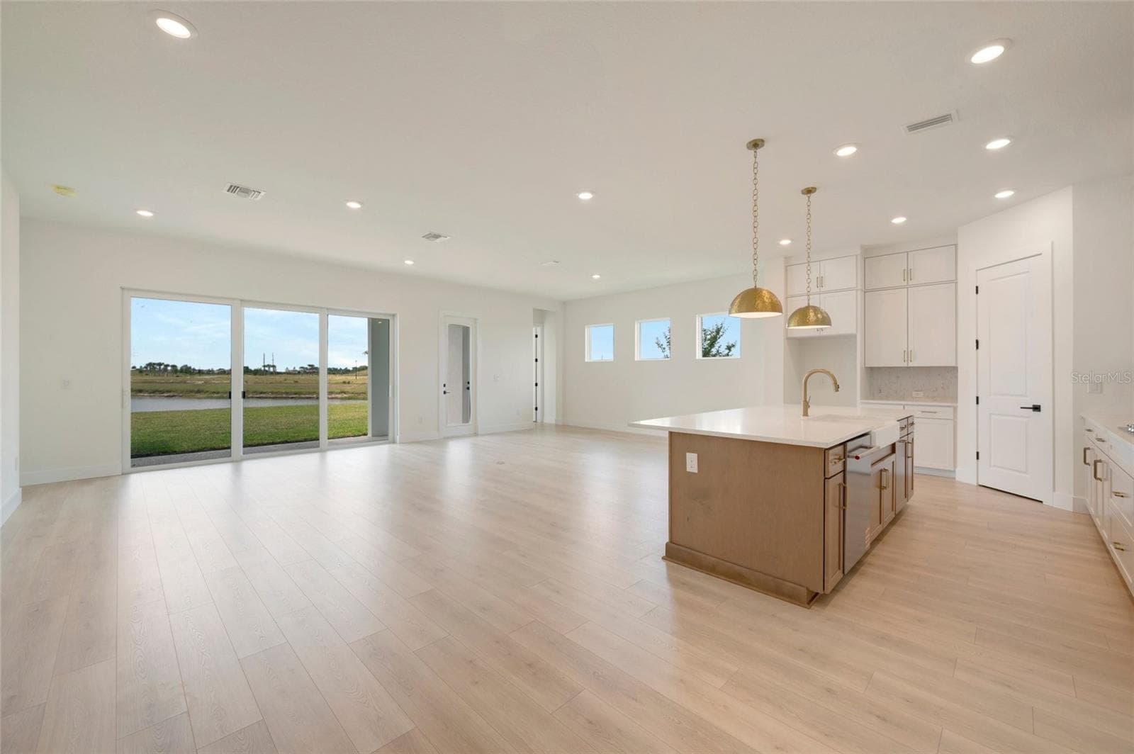 Family Room - 17988 FOXTAIL LOOP, VENICE