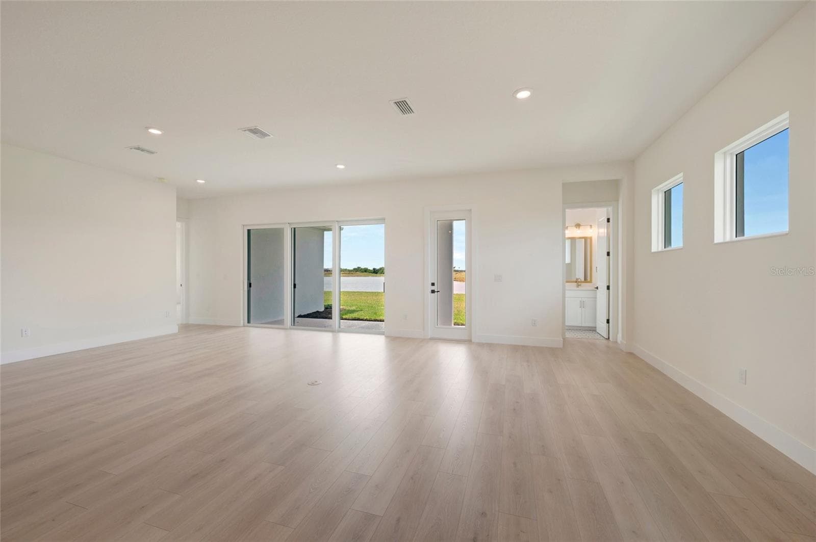 Family Room - 17988 FOXTAIL LOOP, VENICE