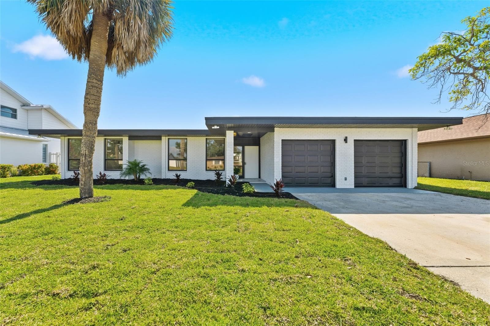 Single Family Residence at 3917 E EDEN ROC CIR, TAMPA, photo 19 of 55